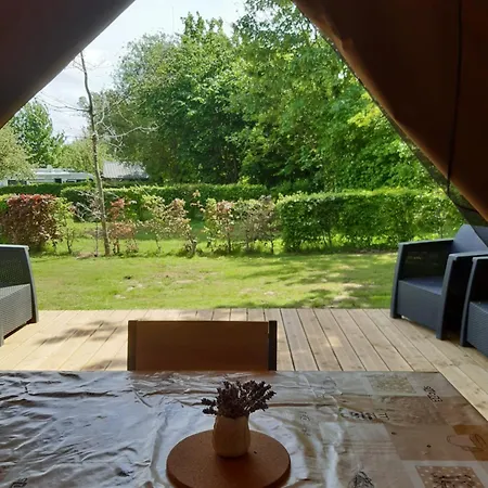 Camping Pommiers Des Trois Pays 4*