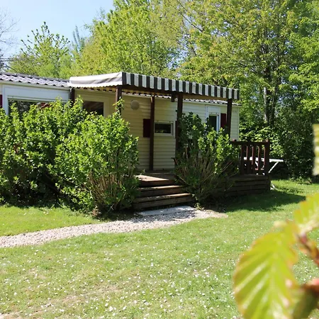 Κάμπινγκ Pommiers Des Trois Pays 4*