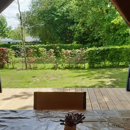 Pommiers Des Trois Pays Campsite 4*