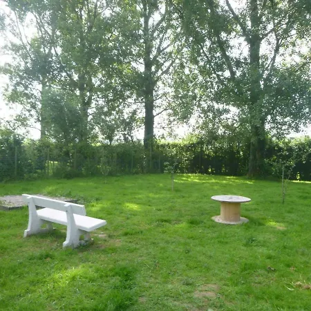Pommiers Des Trois Pays Kamp alanı 4*